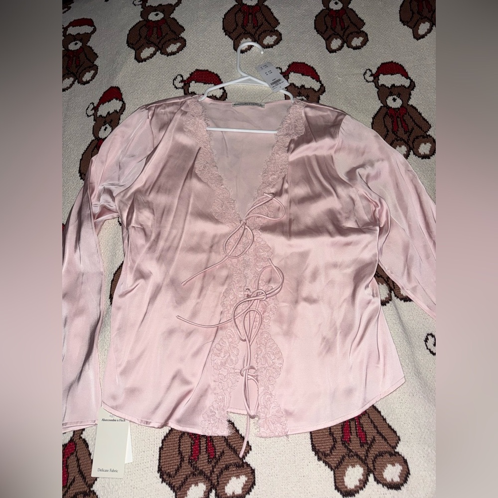 NWT 🏷️ Abercrombie Pink Silk Tie Front Blouse
